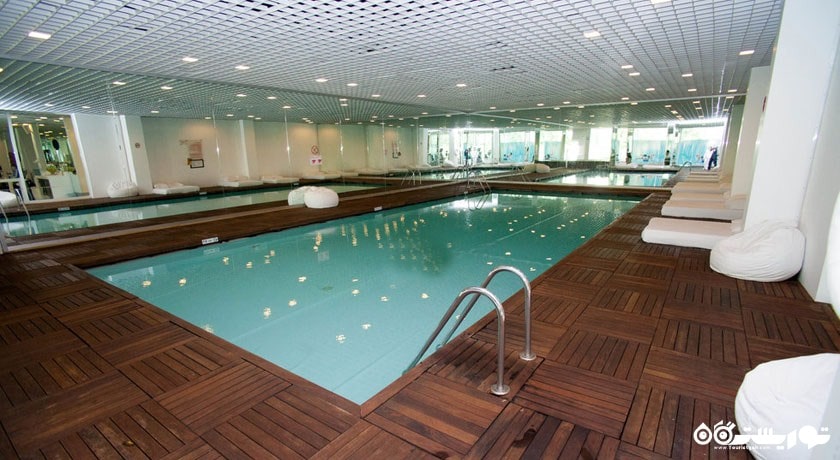 نمای استخر سرپوشیده هتل